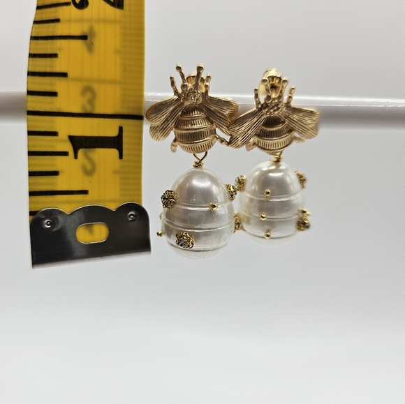 🆕️fashin Cultured pearl bee earrings 🐝 - Picture 5 of 6